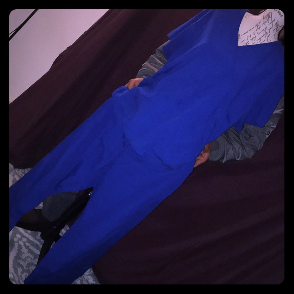 scrubs size 2X/2XG (top) bottoms is a XL/XG